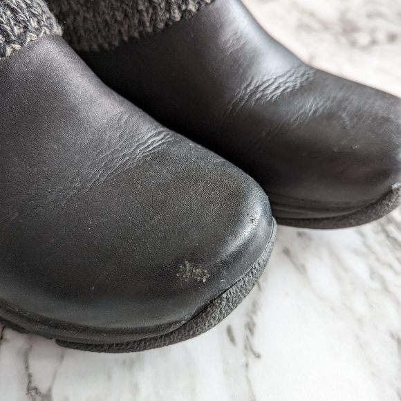 Dansko Black Leather Kensie Clog - Picture 6 of 9